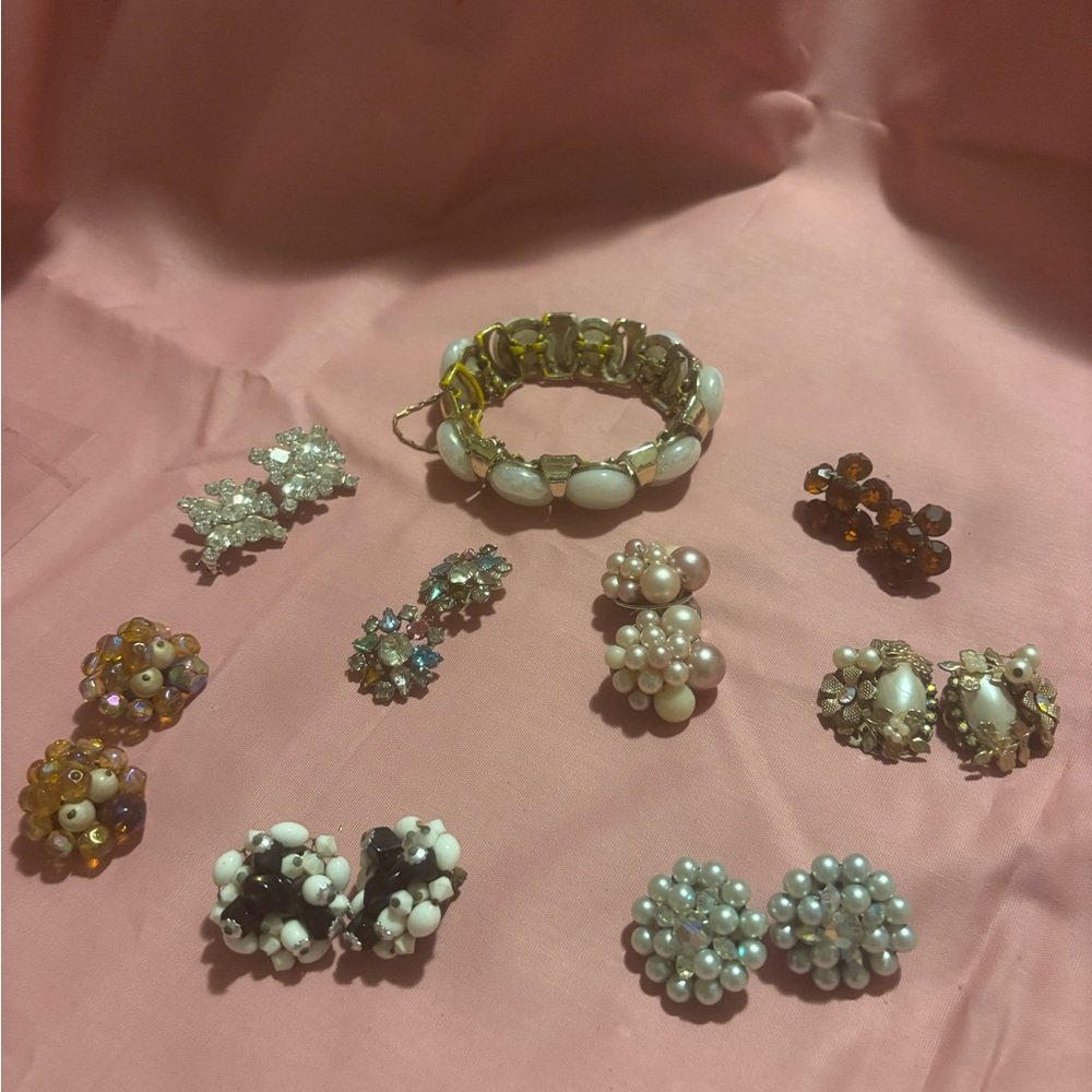 Eclectic Lot of Vintage Estate Jewelry Bracelet Earrings Pins Clip On Screw On